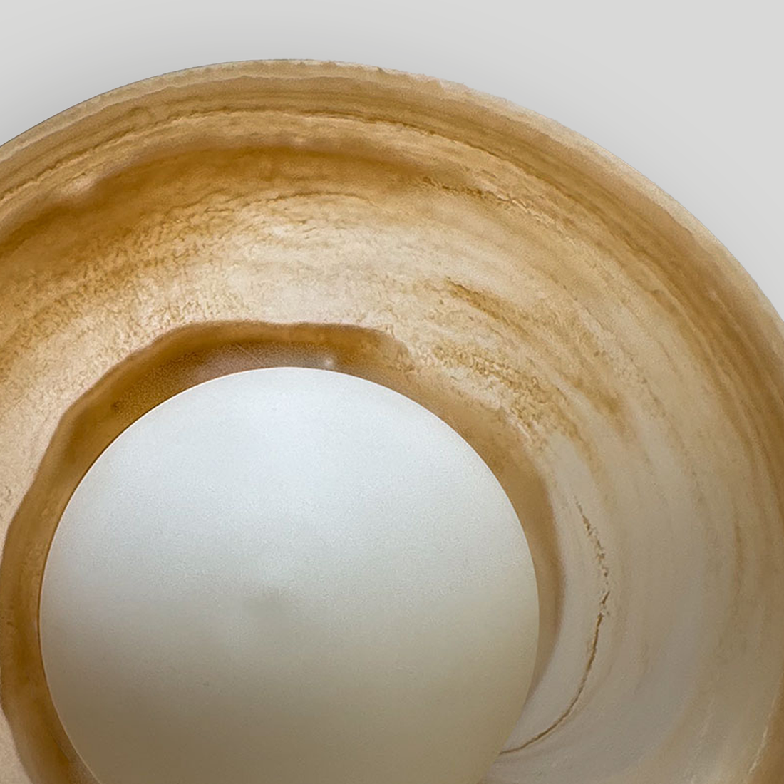 KACHI - LÁMPARA DE PARED DE RESINA