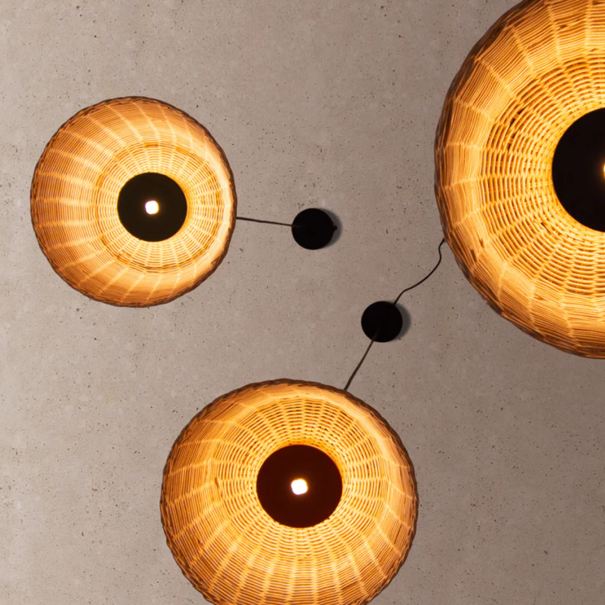 LUCERNA - LÁMPARA COLGANTE DE CERÁMICA Y MIMBRE