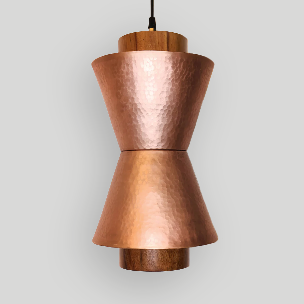 LUUMA - LÁMPARA COLGANTE DE COBRE Y PAROTA