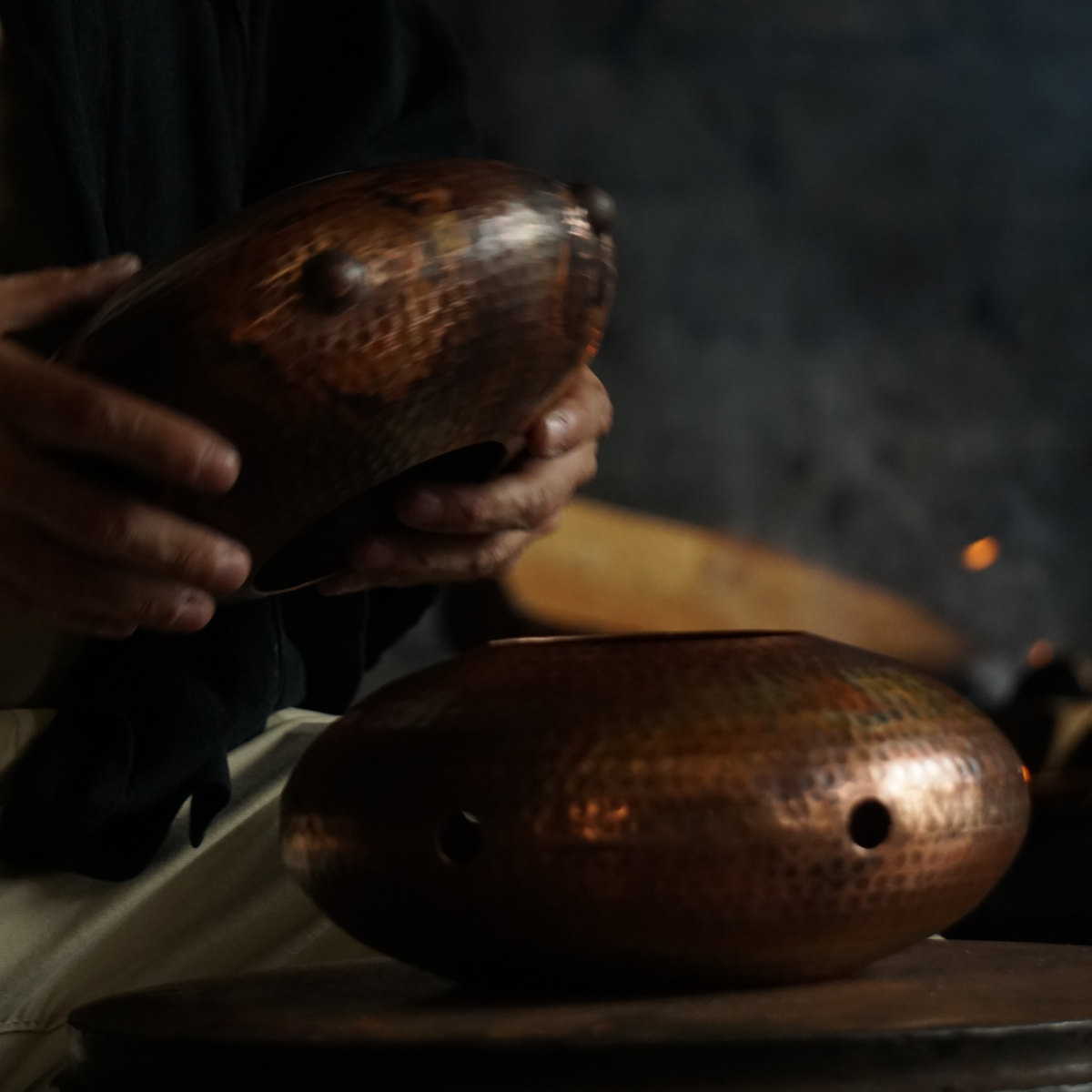 METL - LÁMPARA COLGANTE DE COBRE Y PAROTA