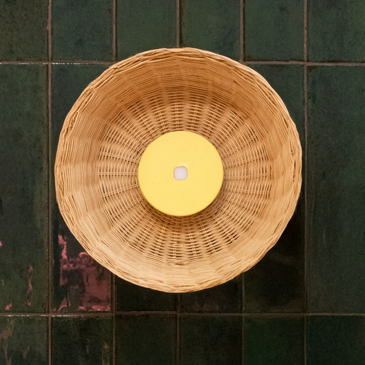 NAHUA - LÁMPARA DE MESA DE CERÁMICA Y MIMBRE