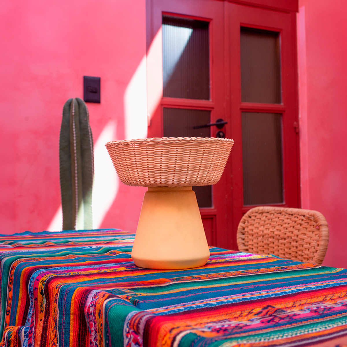 NAHUA - LÁMPARA DE MESA DE CERÁMICA Y MIMBRE