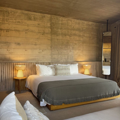 NAHUA - LÁMPARA DE MESA DE CERÁMICA Y MIMBRE