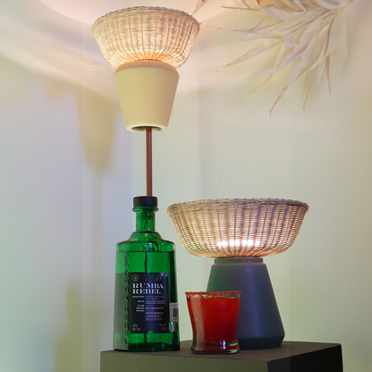 NAHUA - LÁMPARA DE MESA DE CERÁMICA Y MIMBRE