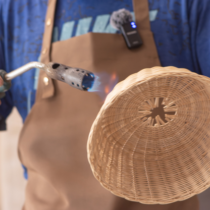 NAHUA - LÁMPARA DE MESA DE CERÁMICA Y MIMBRE