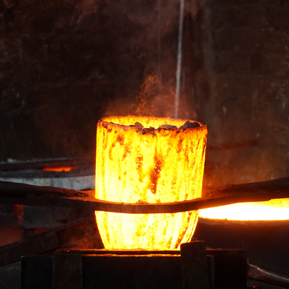 ORIGEN - MESA AUXILIAR DE COBRE MARTILLADO