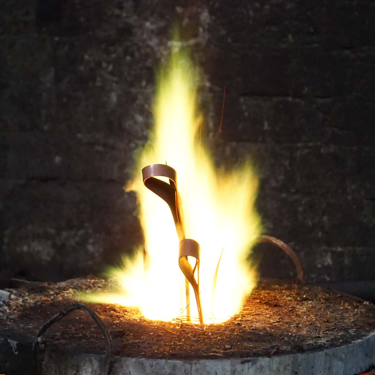 TANU - LÁMPARA COLGANTE DE COBRE BRILLANTE NATURAL