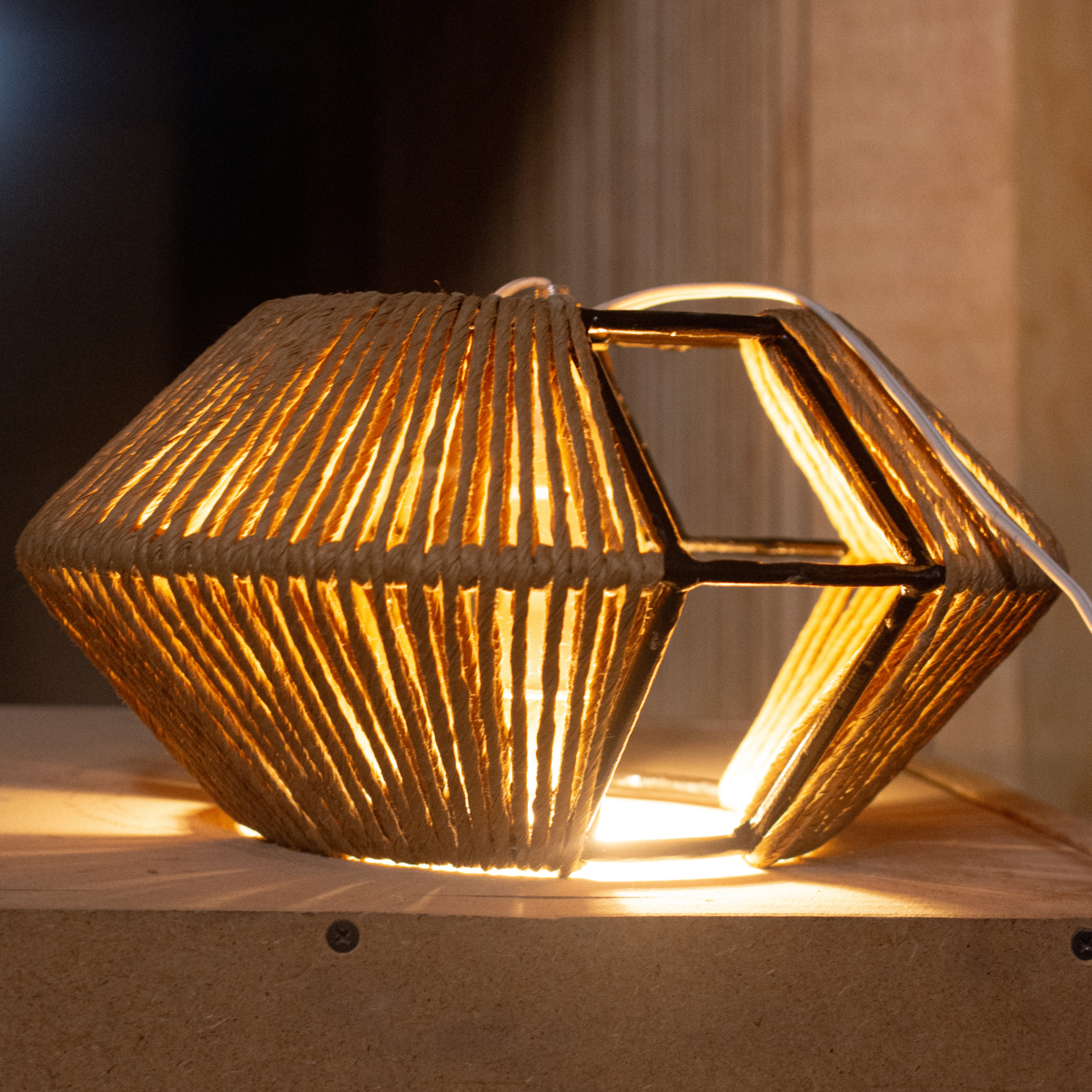 TONAL - LÁMPARA DE MESA DE CERÁMICA Y CORDÓN CRAFT