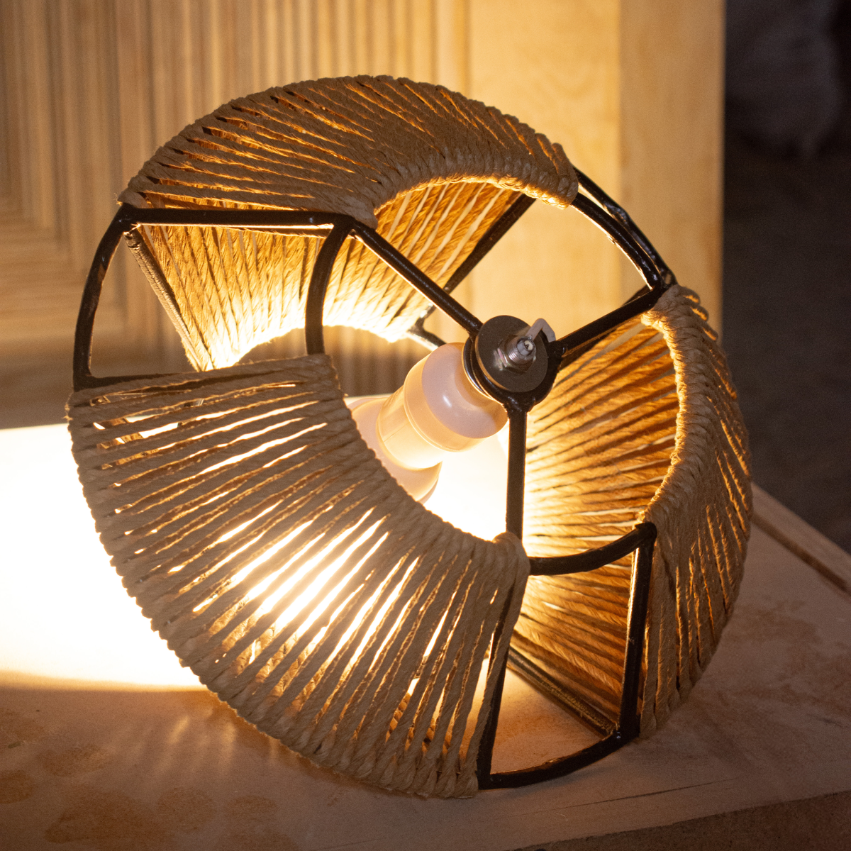 TONAL - LÁMPARA DE MESA DE CERÁMICA Y CORDÓN CRAFT