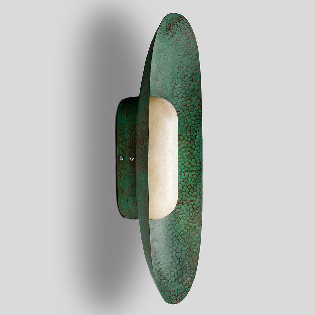 YUKU - LÁMPARA DE PARED DE  COBRE Y ÓNIX