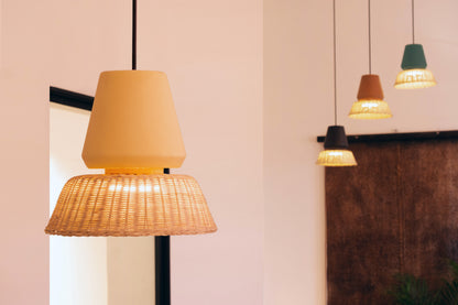 LUCERNA - LÁMPARA COLGANTE DE CERÁMICA Y MIMBRE